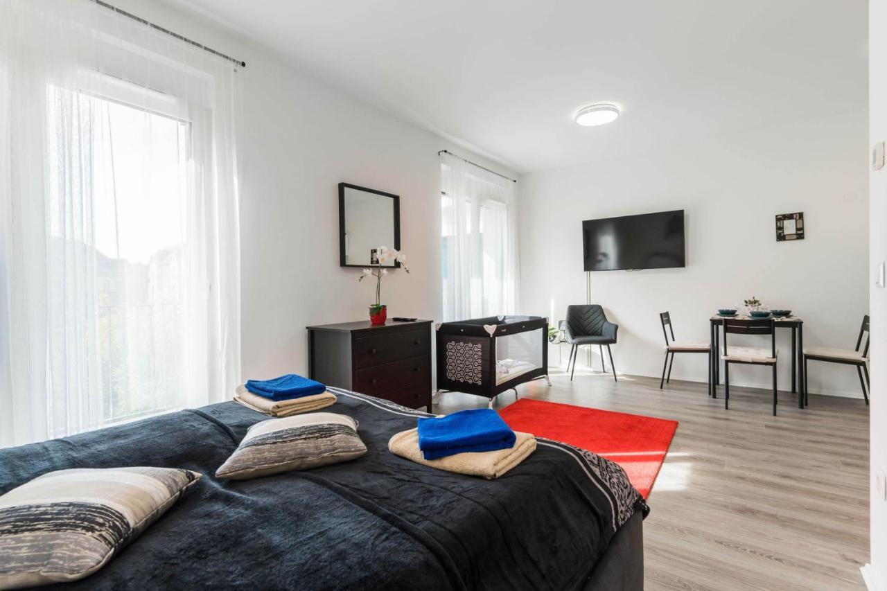 New Blue Danube With Balcony And Parking Apartamento *