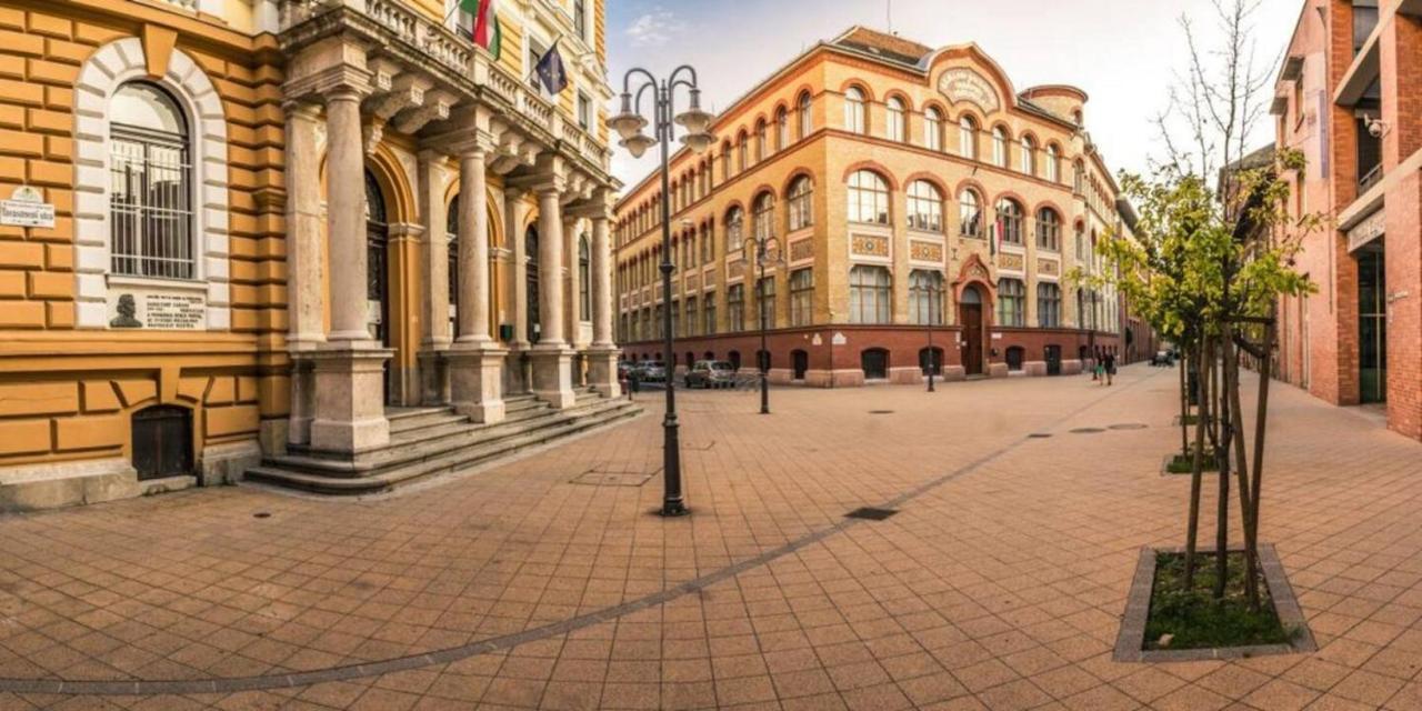 New Blue Danube With Balcony And Parking Apartamento *